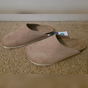 Universal Thread Tan Slip-On Mules